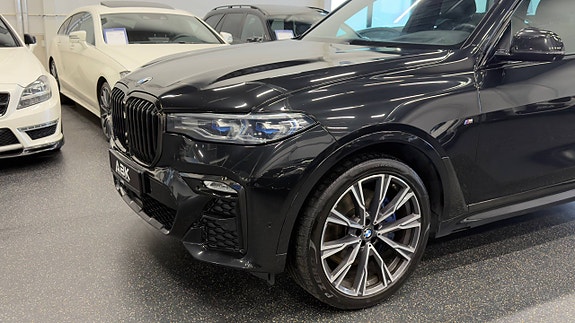 BMW X7 2 of 30