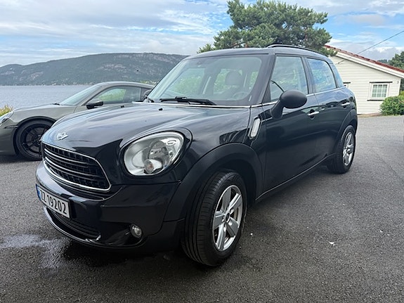 MINI Countryman Cooper D 2 of 5
