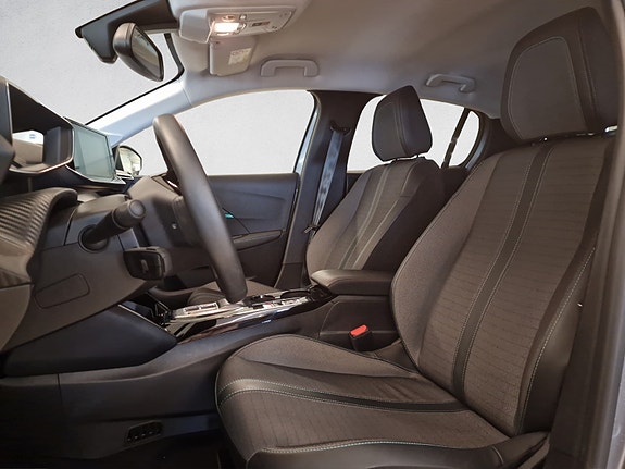 Peugeot e-208 10 of 27