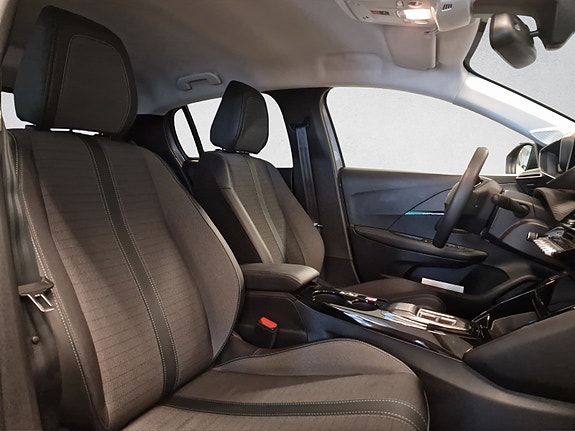 Peugeot e-208 13 of 27