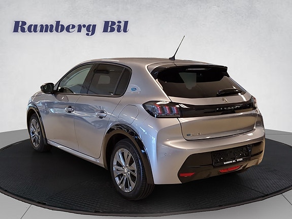 Peugeot e-208 5 of 27