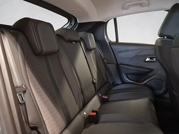 Peugeot e-208 12 of 27