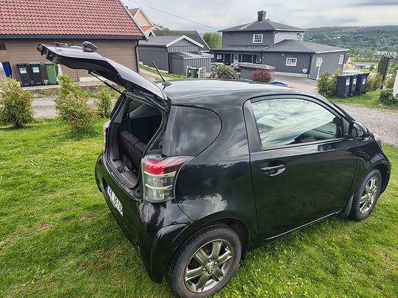 Toyota IQ 26 of 30