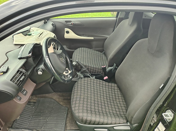 Toyota IQ 20 of 30