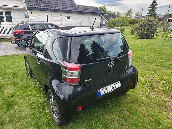 Toyota IQ 12 of 30