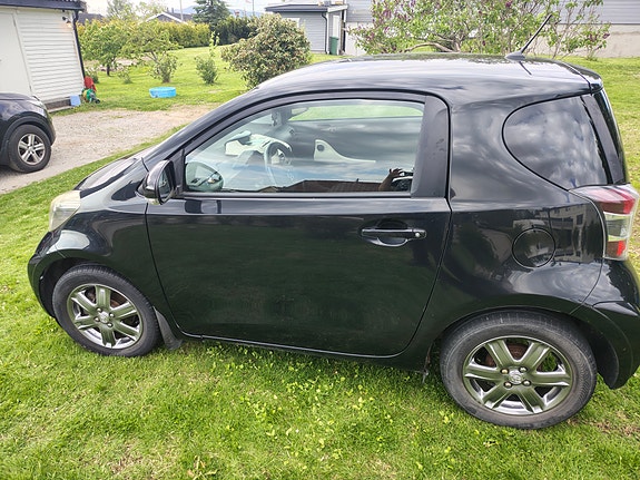 Toyota IQ 15 of 30