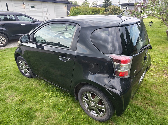 Toyota IQ 13 of 30