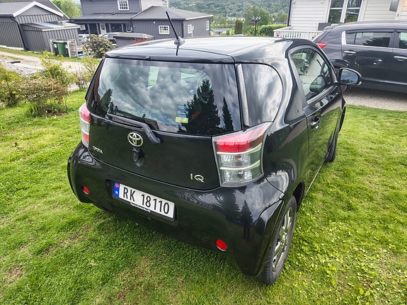 Toyota IQ 10 of 30