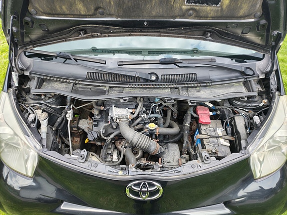 Toyota IQ 16 of 30