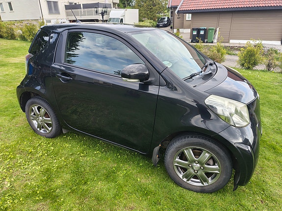 Toyota IQ 6 of 30