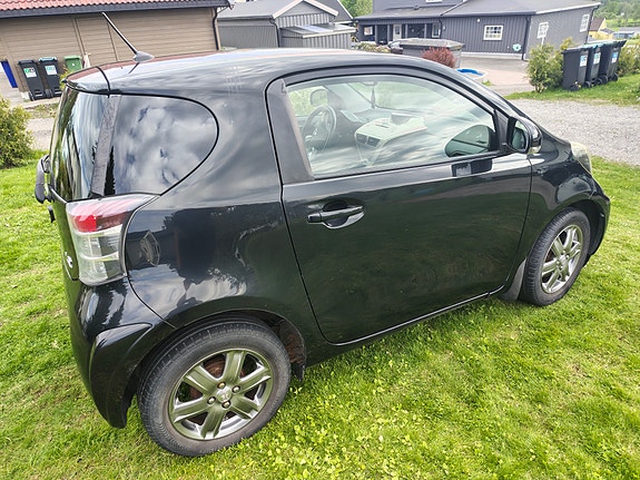 Toyota IQ 8 of 30