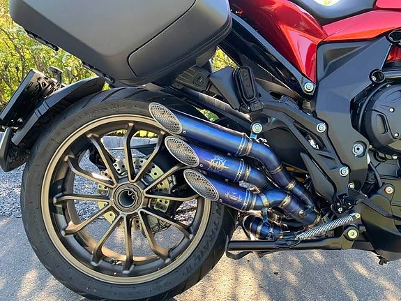 MV Agusta Turismo Veloce 800 2 of 5