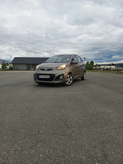 Kia Picanto 2 of 5