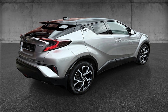 Toyota C-HR 3 of 5