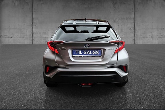 Toyota C-HR 4 of 5