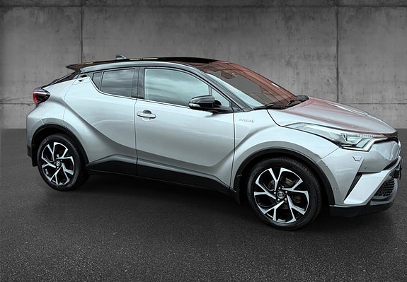 Toyota C-HR 2 of 5