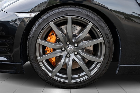 Nissan GT-R 14 of 30
