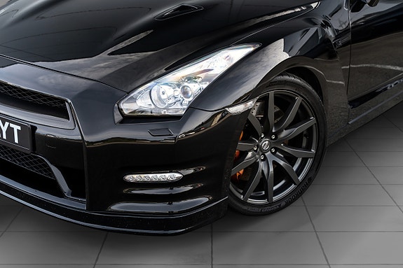 Nissan GT-R 5 of 30