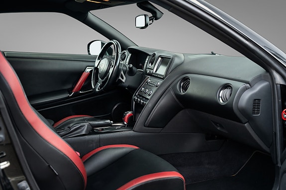 Nissan GT-R 15 of 30