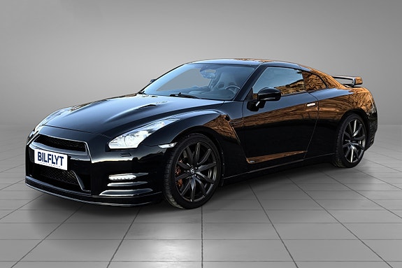 Nissan GT-R 5 of 5