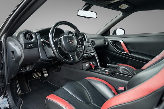 Nissan GT-R 22 of 30