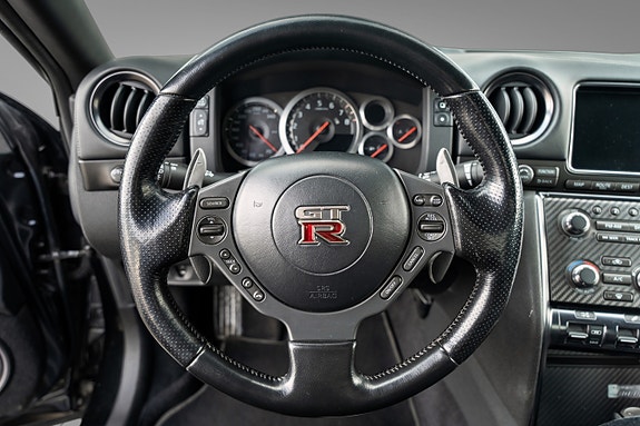 Nissan GT-R 27 of 30