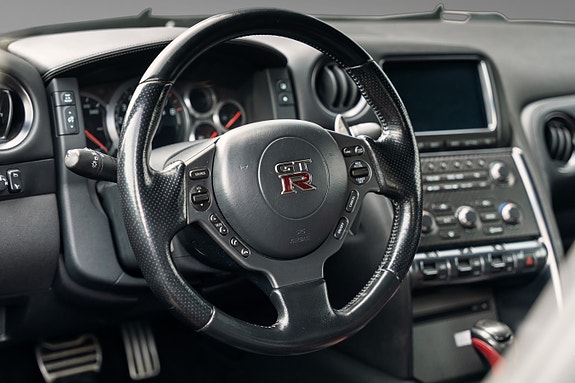 Nissan GT-R 23 of 30
