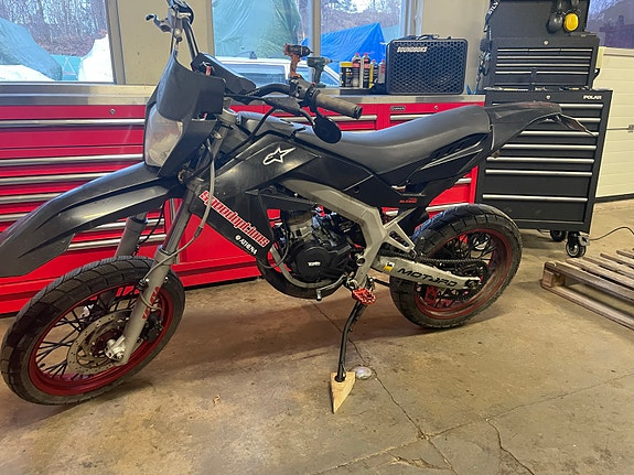 Aprilia SX 50 4 of 5