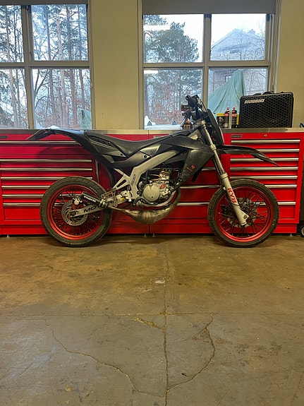 Aprilia SX 50 2 of 5