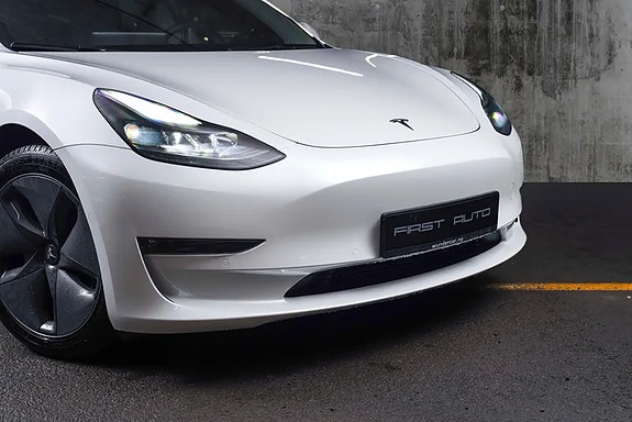 Tesla Model 3 2 of 5