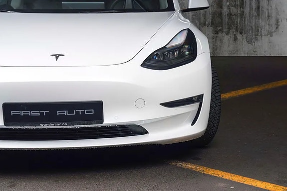 Tesla Model 3 4 of 5