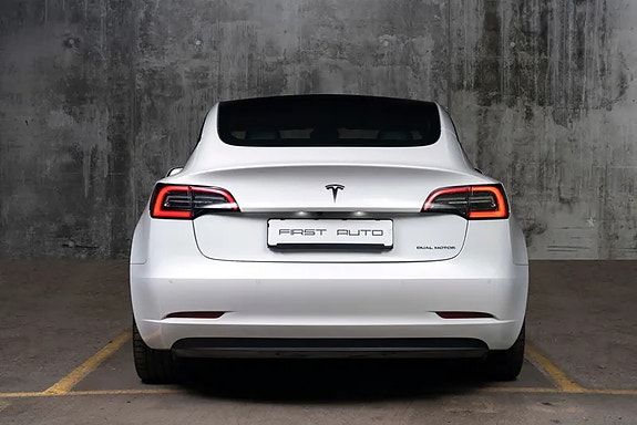 Tesla Model 3 5 of 5