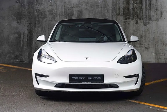 Tesla Model 3 3 of 5