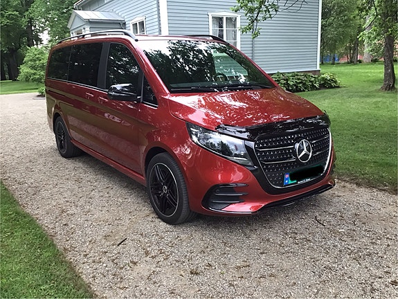 Mercedes-Benz V300 d 2 of 5