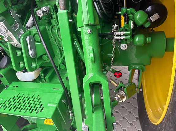 John Deere 6R215 22 of 29