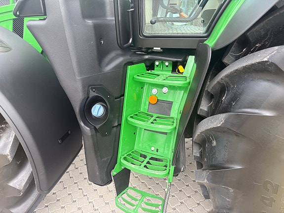 John Deere 6R215 18 of 29