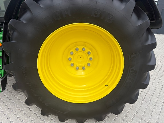 John Deere 6R215 20 of 29