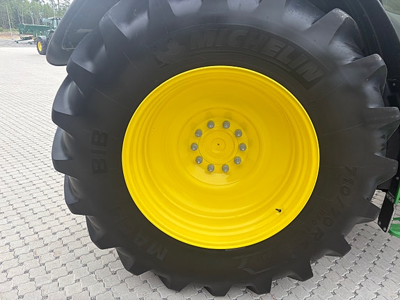 John Deere 6R215 14 of 29