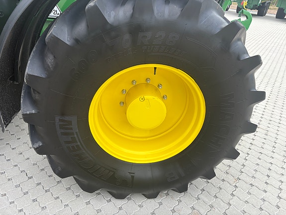 John Deere 6R215 15 of 29