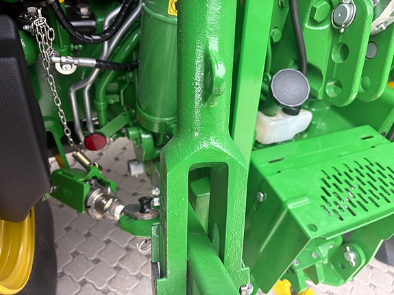 John Deere 6R215 21 of 29