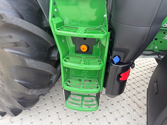 John Deere 6R215 17 of 29
