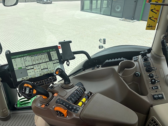 John Deere 6R215 26 of 29