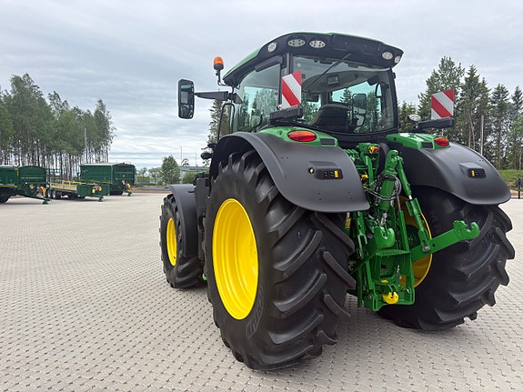 John Deere 6R215 8 of 29