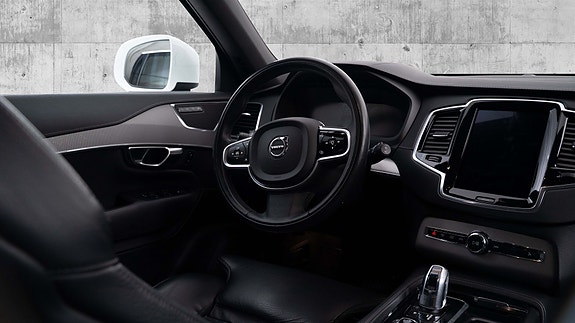 Volvo XC90 11 of 25