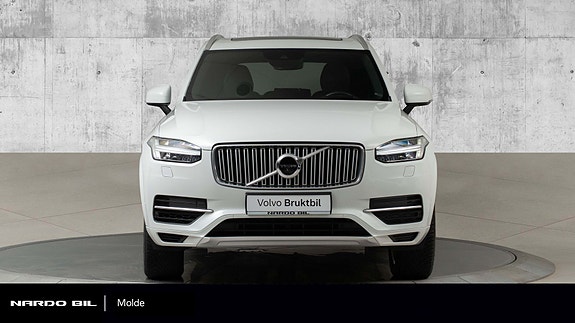 Volvo XC90 2 of 25