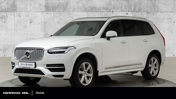 Volvo XC90 3 of 25