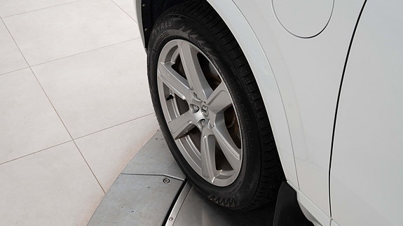 Volvo XC90 9 of 25