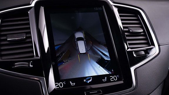 Volvo XC90 16 of 25