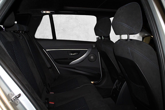 BMW 320i 22 of 30
