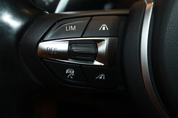 BMW 320i 28 of 30